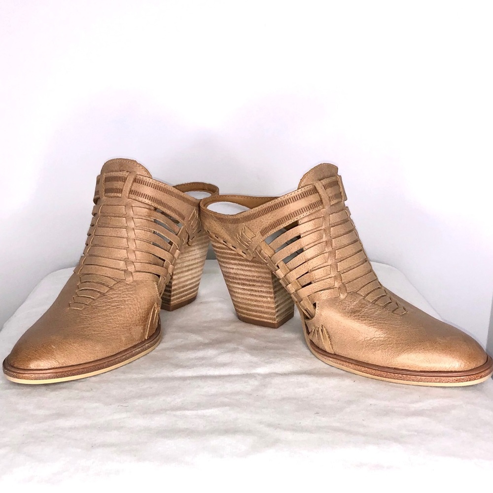 HP!! NWOT Dolce Vita Leather Heeley Mules | Tan
